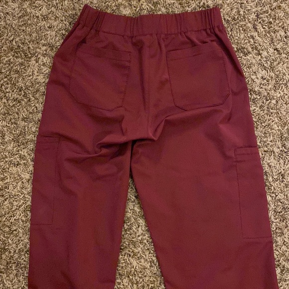 Cherokee wonderwink scrub set. - Picture 4 of 4